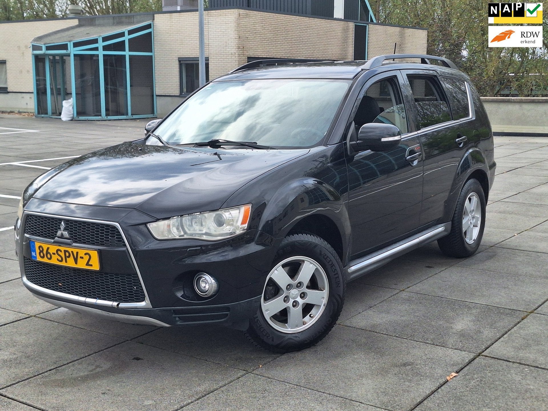 Mitsubishi Outlander €5950,-2.2 DI-D Edit.One E5 Navigatie, Euro 5, Zwart, 4 cilinders, 2000 kg