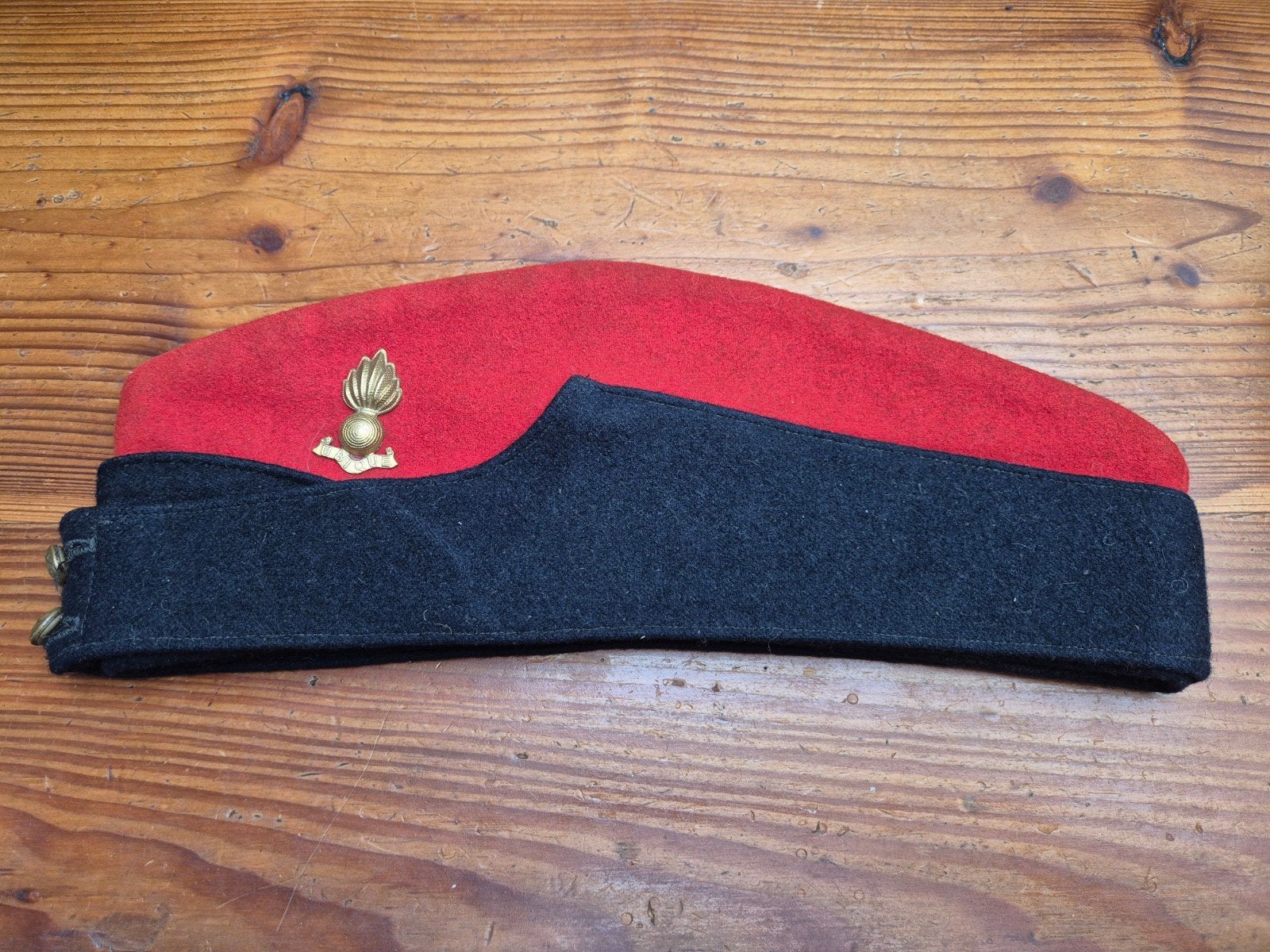 Britse ww2 Royal Artillery Field Service Cap, Verzamelen, Ophalen of Verzenden, Landmacht, Engeland, Embleem of Badge