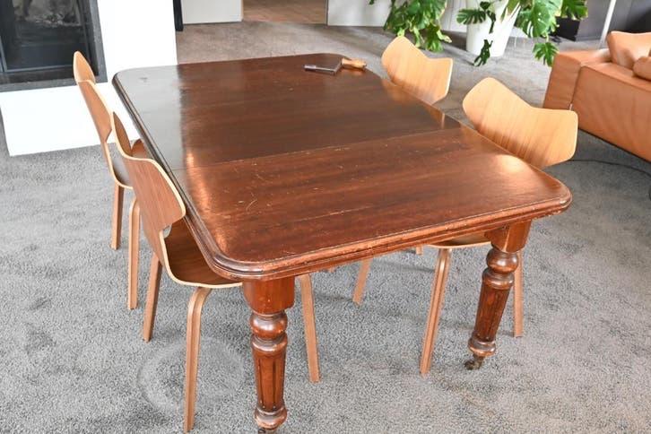 Mahonie eettafel uitschuifbaar op wielen ca. 1850–1870, Ophalen