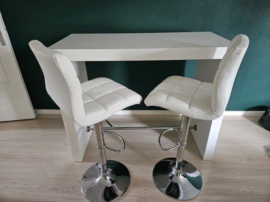 Witte hoogglans bartafel met 2 barstoelen - Z.G.A.N., Ophalen, Kunststof, Zo goed als nieuw, 90 cm of meer