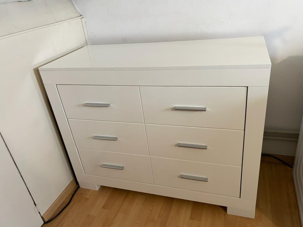 Hoogglanswitte kledingkast en commode set, Kinderen en Baby's, Kinderkamer | Commodes en Kasten, Ophalen, Gebruikt, Kast, 50 tot 70 cm