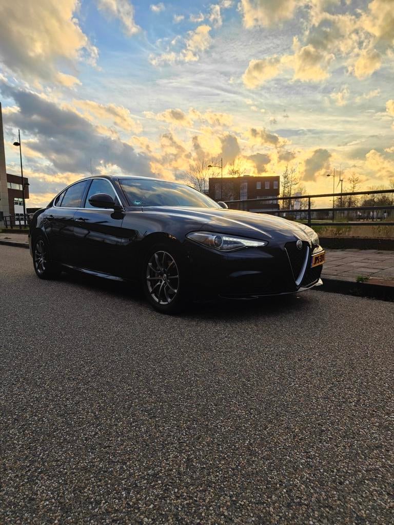 Alfa Romeo Giulia 2.0 Turbo 310pk Aut 2017 Zwart, Auto's, Automaat, 745 kg, Achterwielaandrijving, 1995 cc