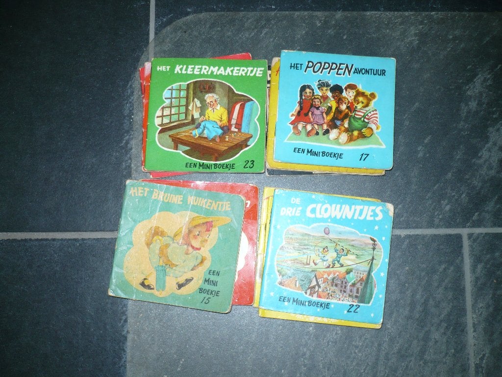 19 boekjes uit de serie mini vierkanten, Ophalen of Verzenden, Gelezen, 1 tot 2 jaar