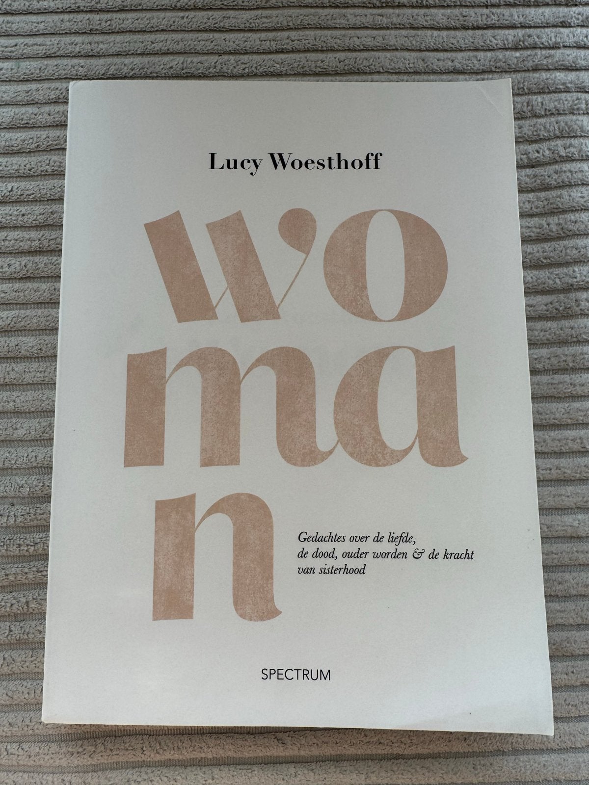 Woman - Lucy Woesthoff (1x gelezen), Ophalen of Verzenden, Zo goed als nieuw