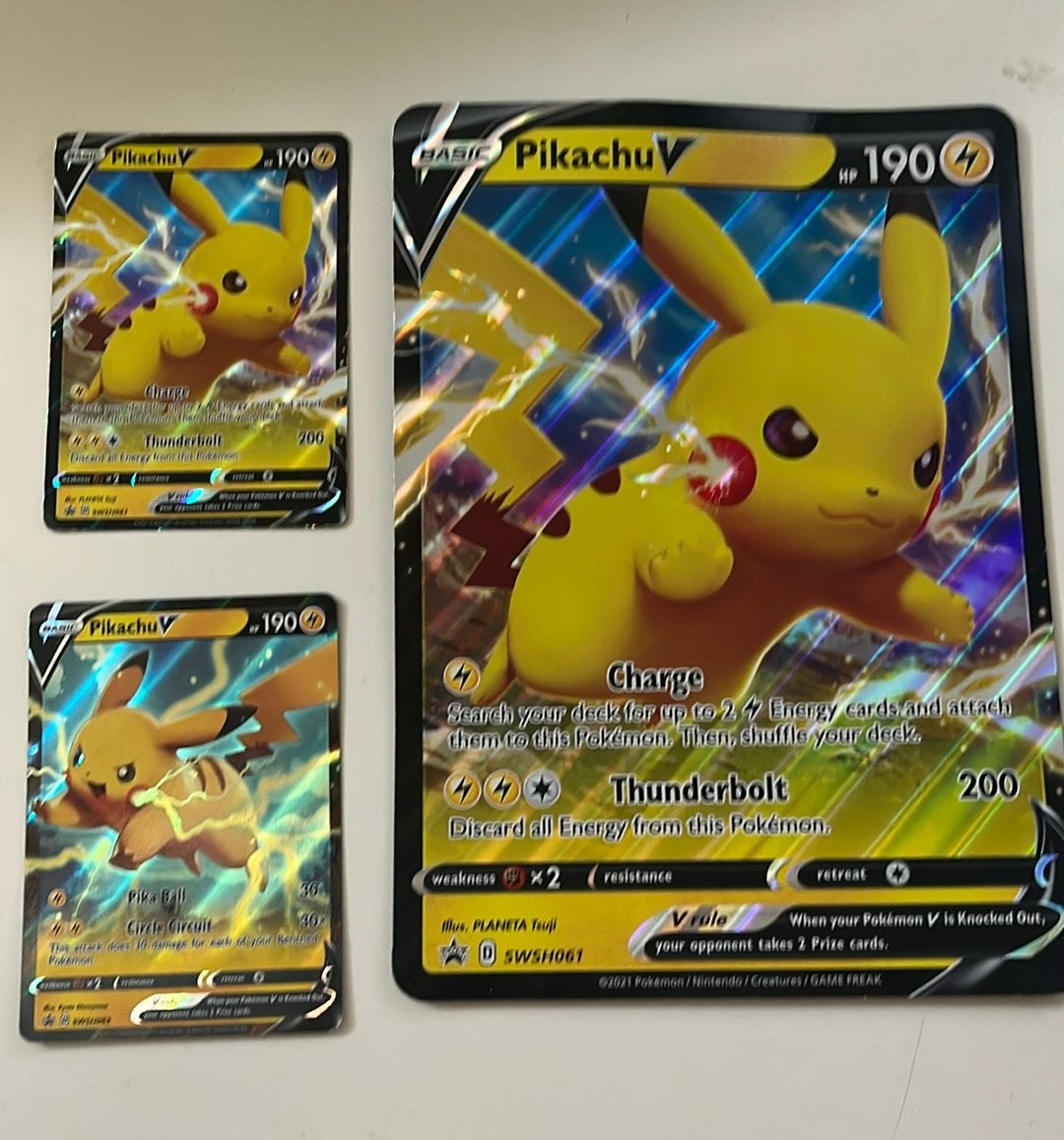 Pokémon kaarten Pikachu V, Ophalen of Verzenden, Zo goed als nieuw, Meerdere kaarten