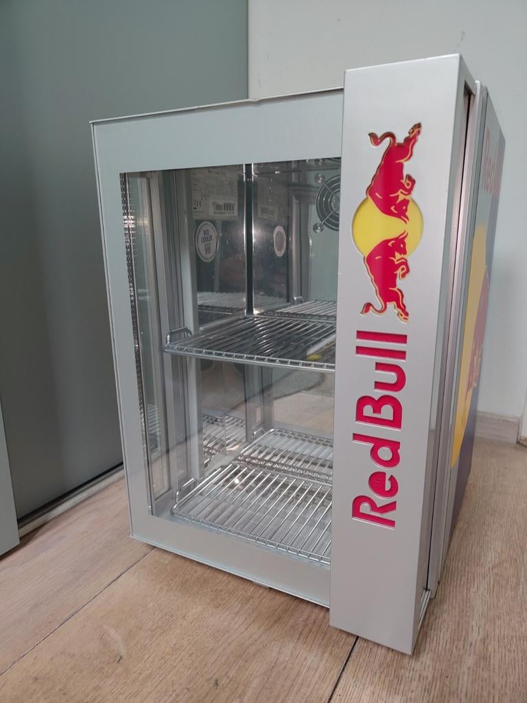 Minikoelkast Red Bull, Minder dan 75 liter, Ophalen, Zonder vriesvak, Minder dan 85 cm
