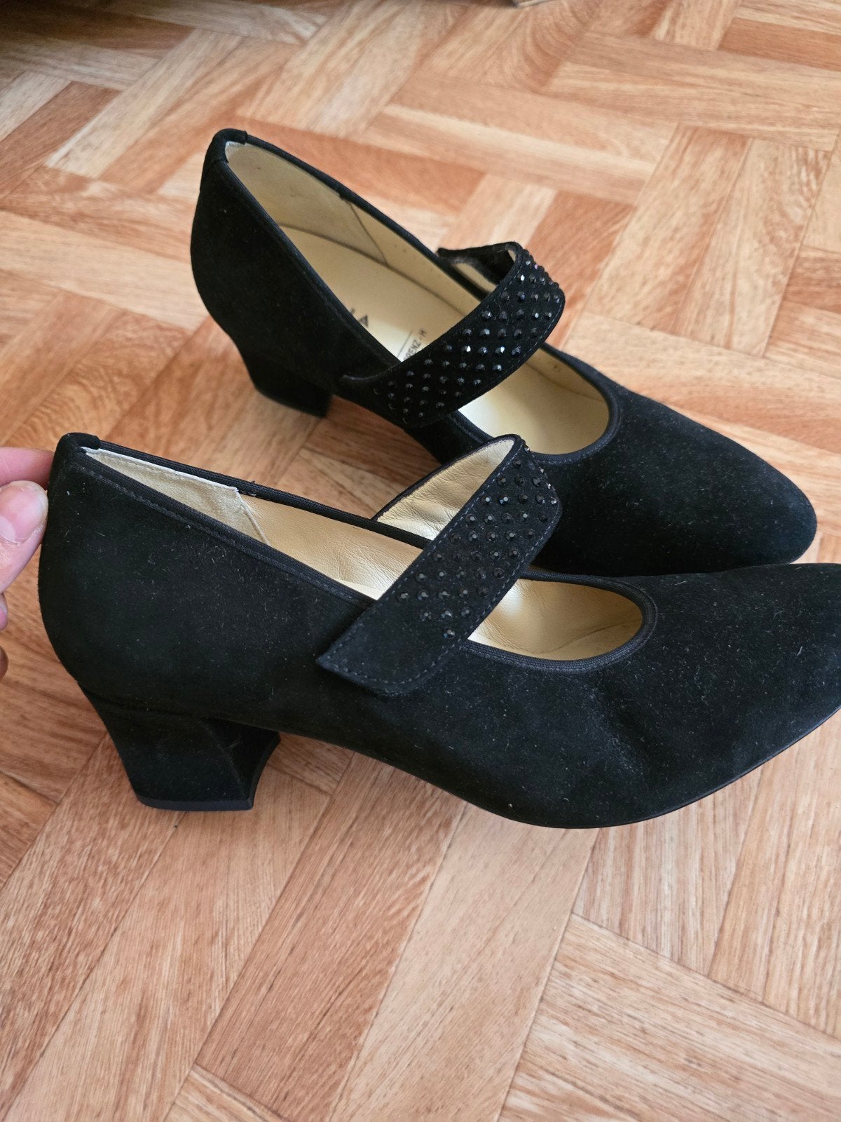 Hassia pumps hakken zwart suède met diamantjes - Maat 39, Kleding | Dames, Schoenen, Hassia, Pumps, Zwart, Ophalen of Verzenden