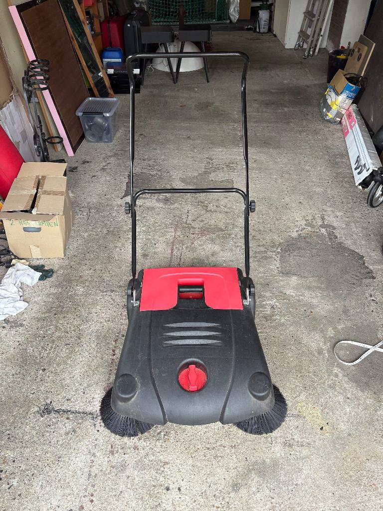 Duw-veegmachine met dubbele zijborstels, Tuin en Terras, Ophalen, Zo goed als nieuw, Tectake