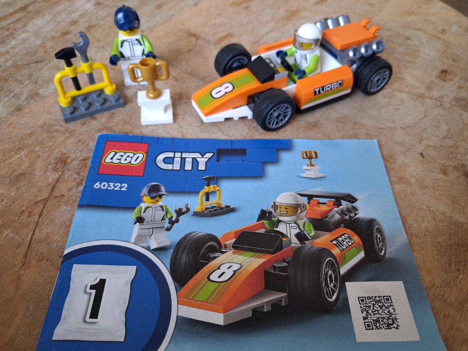 LEGO City 60322 Raceauto met coureur en accessoires, Ophalen of Verzenden, Zo goed als nieuw