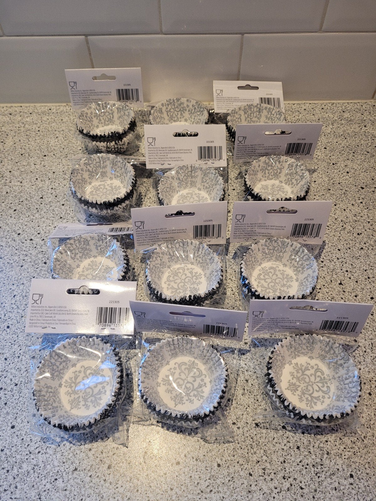 900 stuks Wilton Baking Cups - Zwart/Wit, 2151ad, Bakvorm, Info@jmk.nl, Nieuw