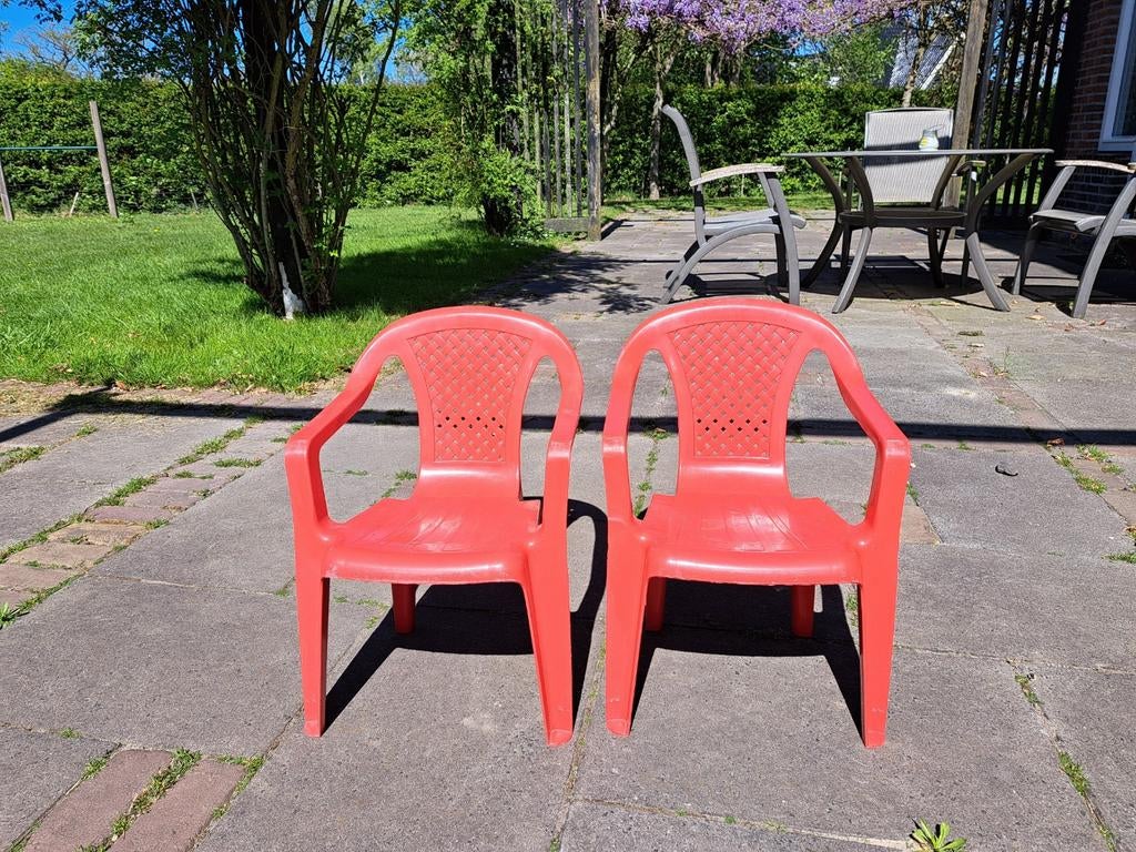2 rode plastic kinderstoelen tuinstoelen, Ophalen, Gebruikt, Overige typen
