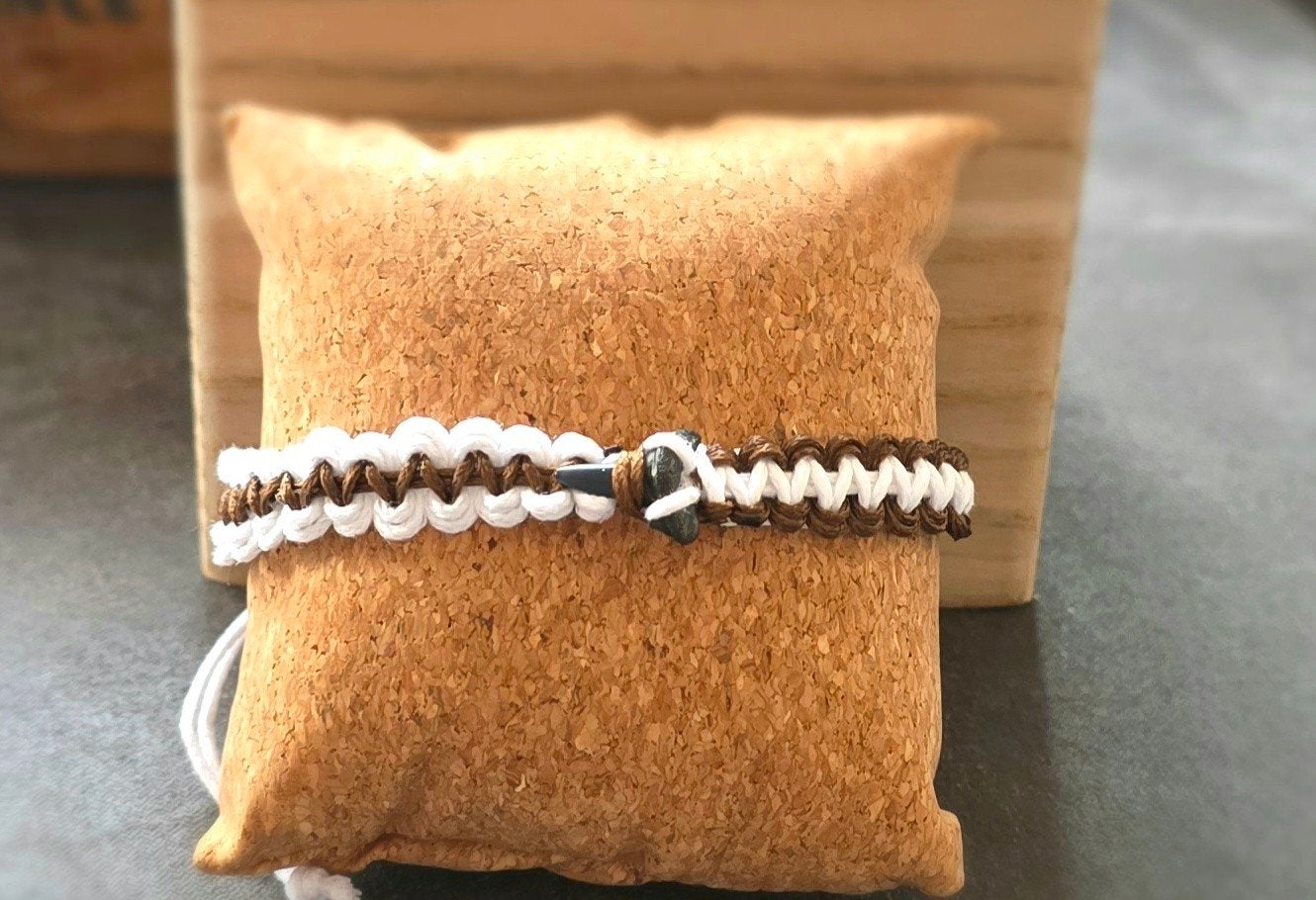 handgemaakte armband met fossiele haaientand, Ophalen of Verzenden, Fossiel