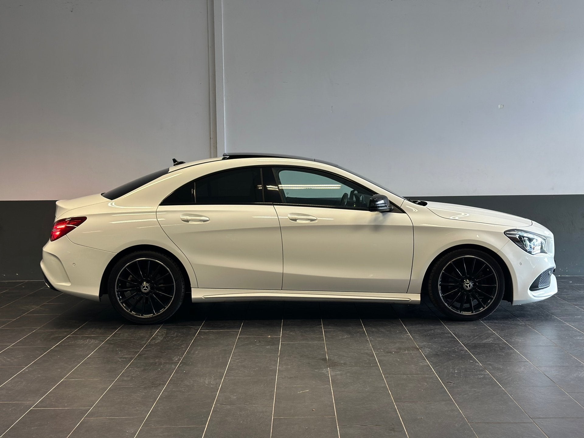 Foto 10 van Mercedes-Benz CLA-klasse 200 Business AMG , Night , Pano , F
