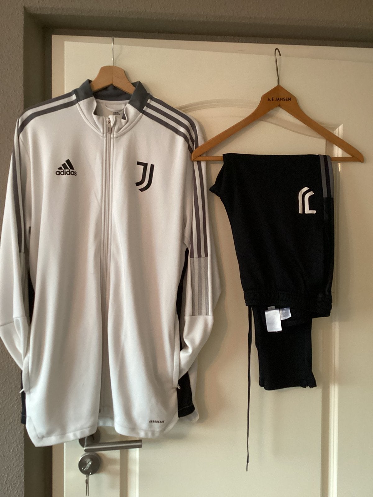Prachtig trainingspak Adidas maat XL te koop., Ophalen of Verzenden, Zo goed als nieuw, Maat 56/58 (XL), Blauw