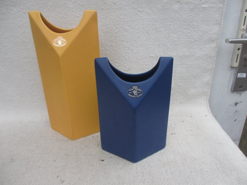 TWEE VINTAGE VAZEN / VELZEN KERAMIEK DELFTS, Ophalen of Verzenden