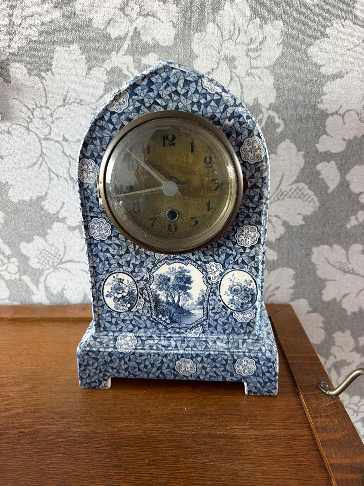 Antieke Delftse stijl tafelklok - 31 cm hoog, Ophalen of Verzenden