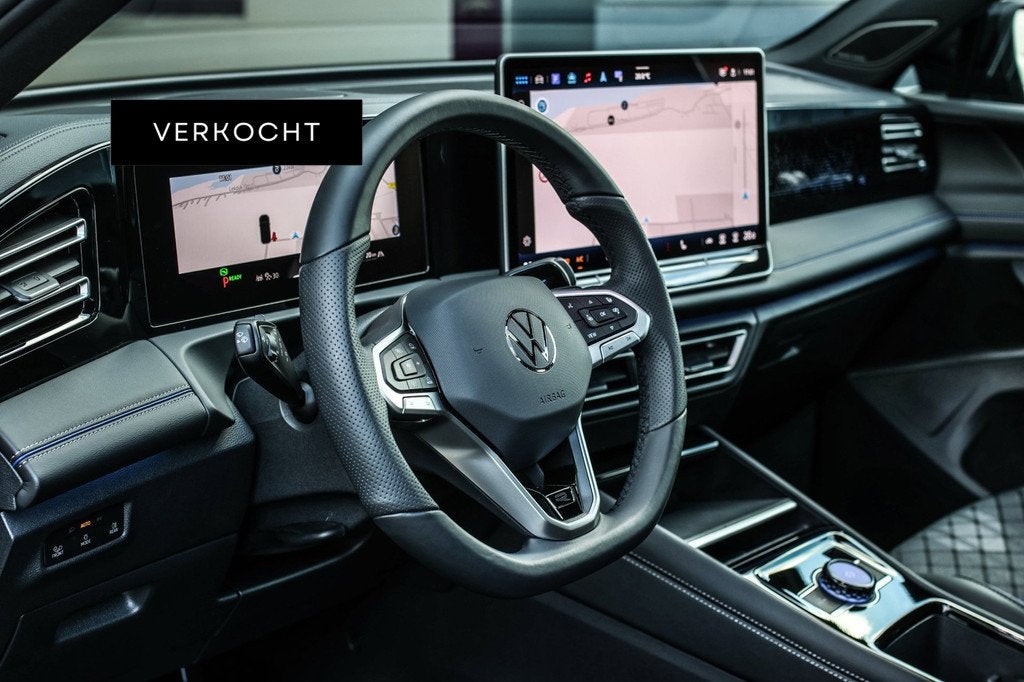 Volkswagen Tiguan 1.5 eTSI R-Line *Pano*H/K*360 Camera*Head-, Zwart, 4 cilinders, 150 pk, Zwart