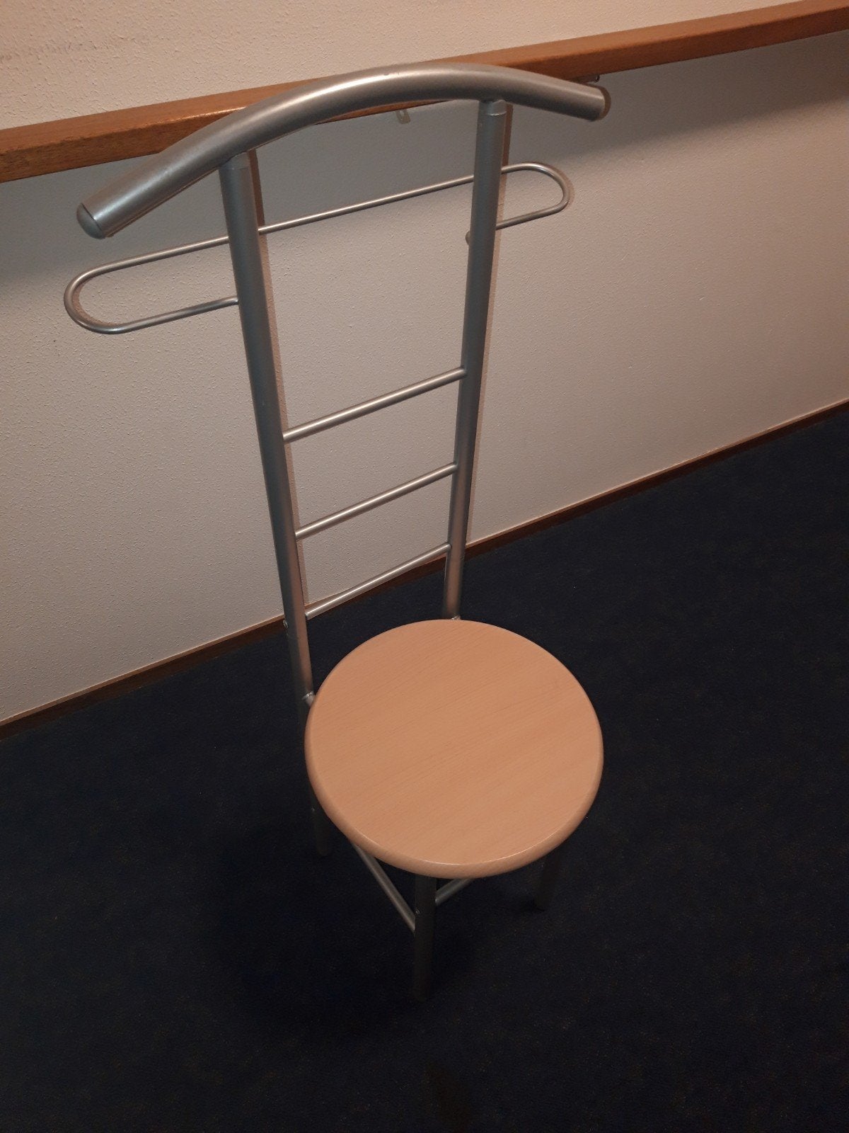 Tec take kledingstoel, Ophalen of Verzenden, Zo goed als nieuw, Wandkapstok, Minder dan 100 cm