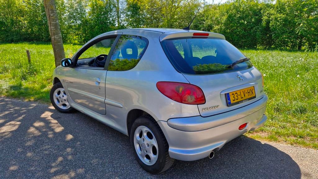 Peugeot 206 1.4 Quiksilver 75PK | Airco | LMV | Elektrisch p, Auto's, Peugeot, Voorwielaandrijving, Stof, Zwart, 4 cilinders