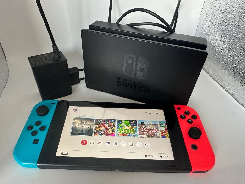 Nintendo Switch (Jailbroken - 128gb - opties bespreekbaar), Switch 2019 Upgrade, Verzenden, Met 2 controllers, Zo goed als nieuw