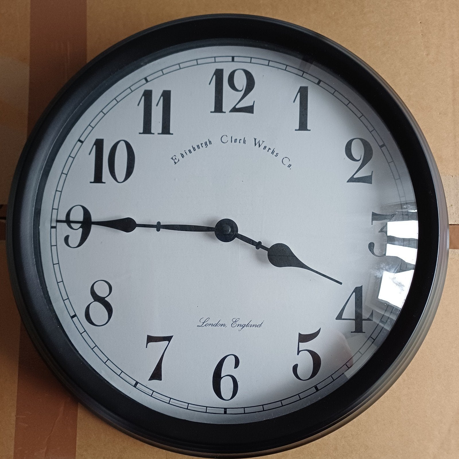 Grote wandklok 'Edinburgh Clock Works Co' - Zwart, Ophalen, Analoog, Werkt op batterijen, Zo goed als nieuw