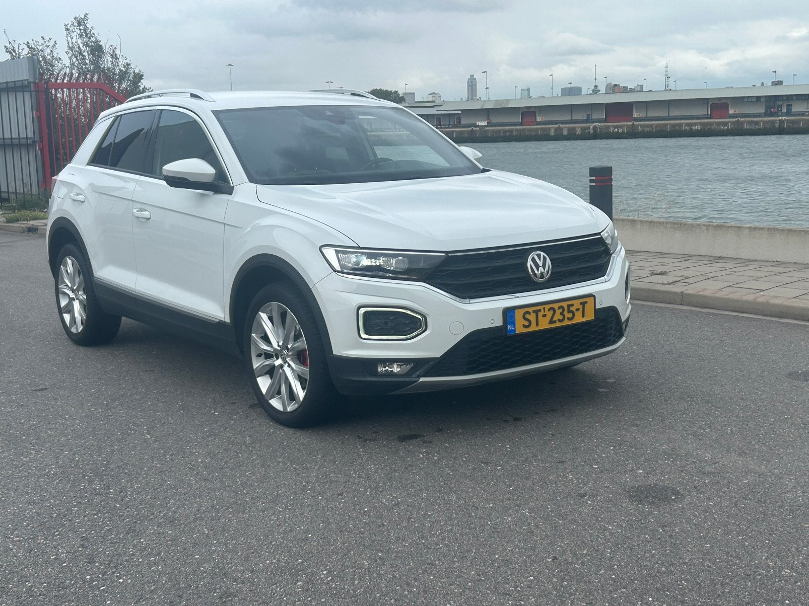 Volkswagen T-Roc 1.5 TSI 150pk 6 BAK VIRTUAL LED ECC PDC, Dealer onderhouden, 1498 cc, 150 pk, Leder en Stof
