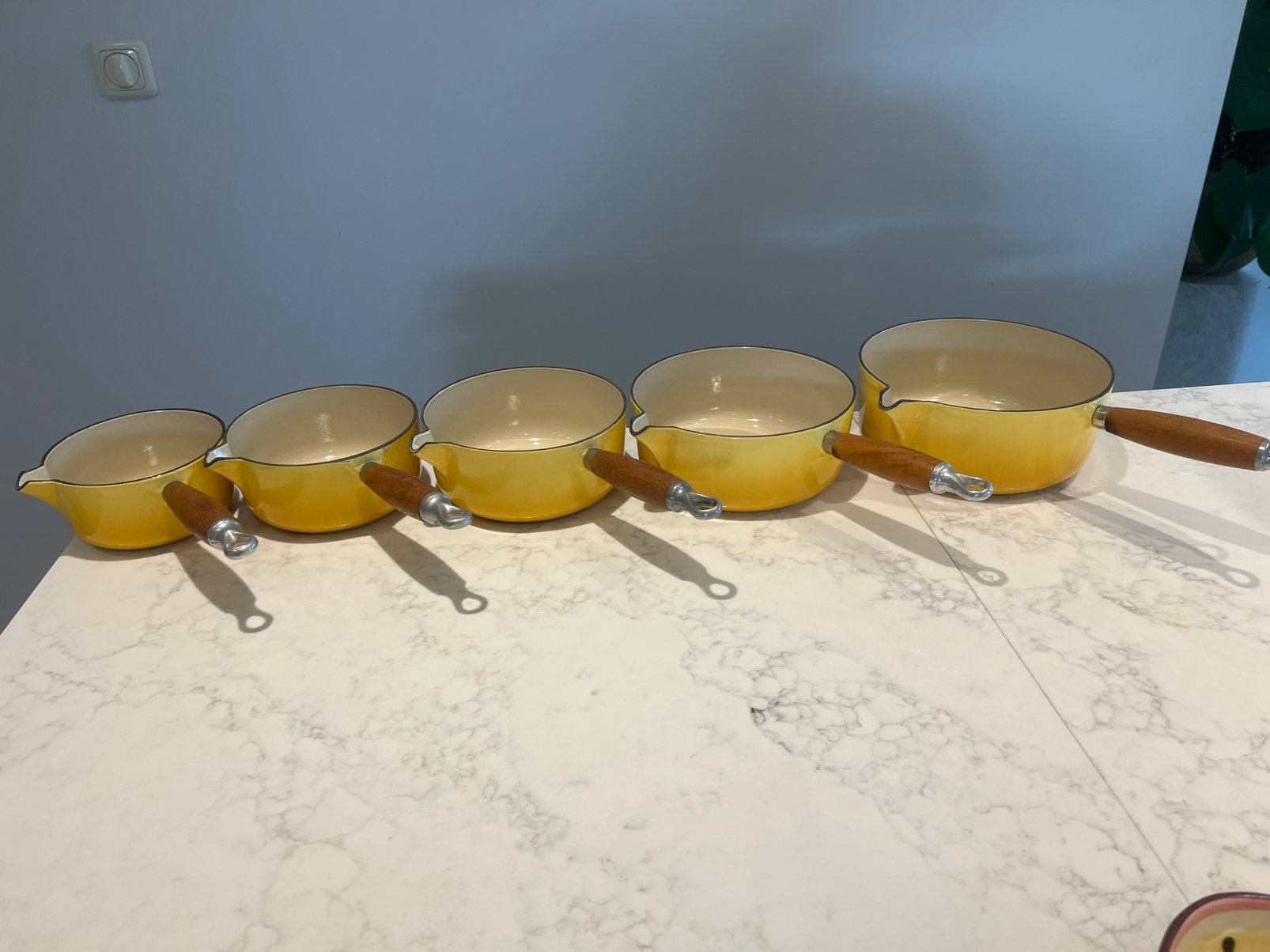 Set van 5 Le Creuset steelpannen Ombre Jaune 14 t/m 22, Huis en Inrichting, Keuken | Potten en Pannen, Gebruikt, Gietijzer, Ophalen of Verzenden