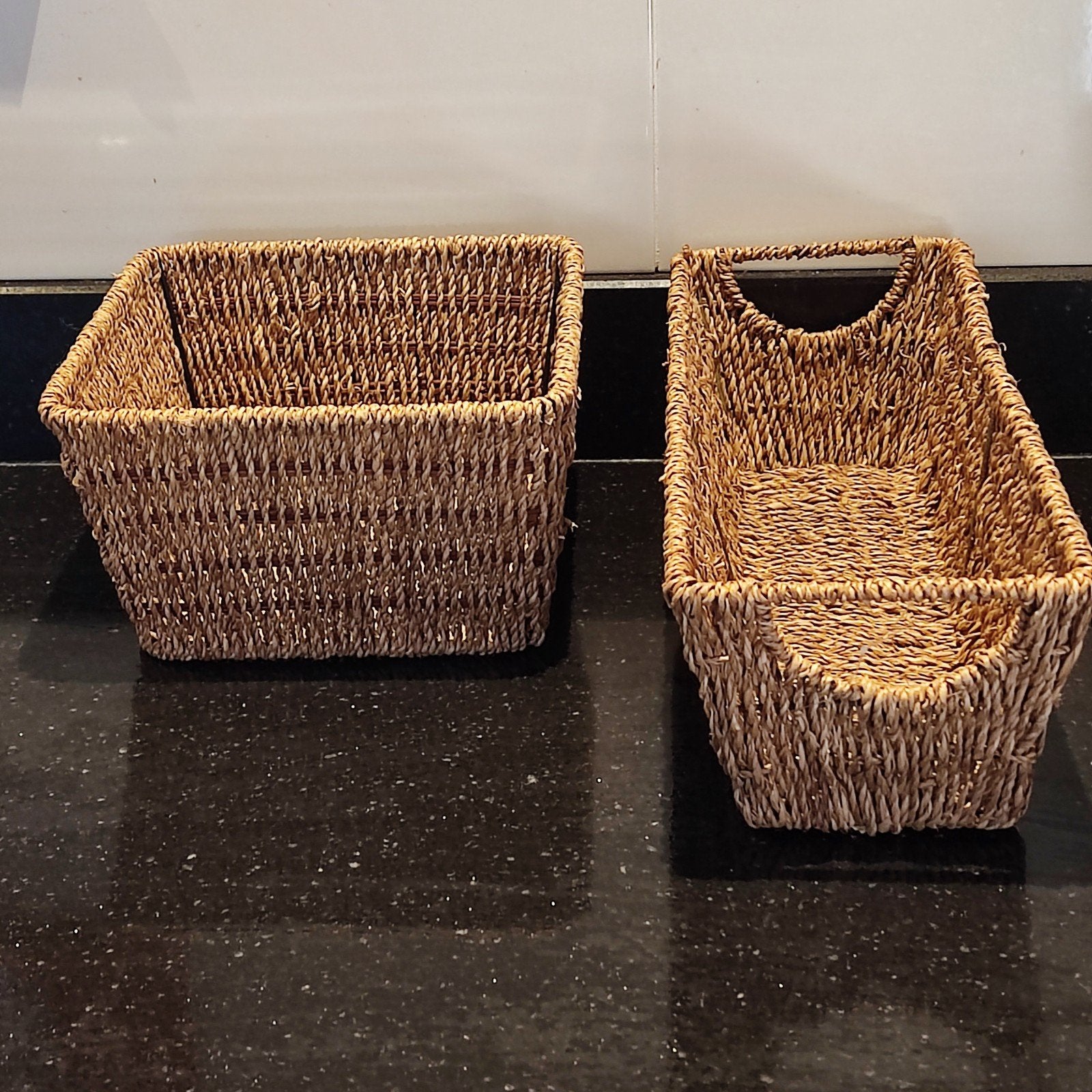 Set van 2 rieten manden - vierkant en rechthoekig, Huis en Inrichting, Gebruikt, Gevlochten, Mand, Ophalen of Verzenden