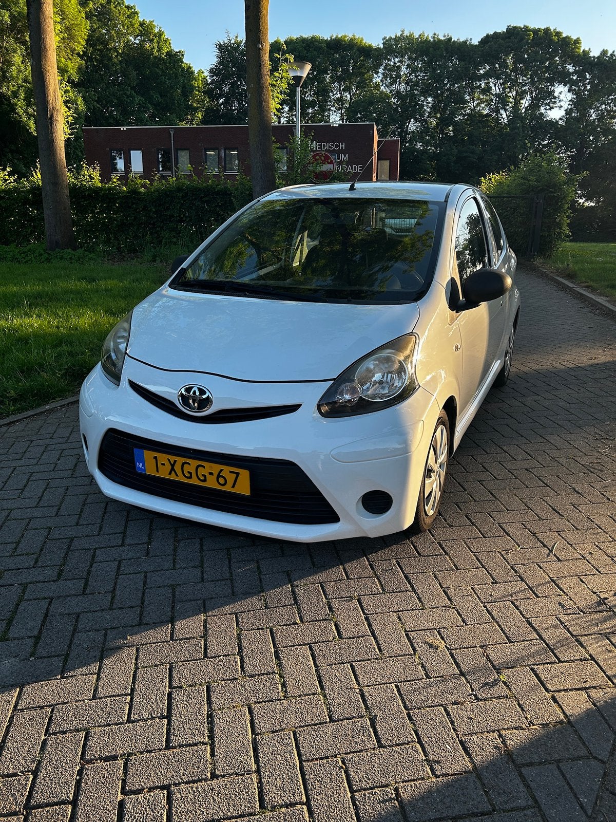 Toyota Aygo 1.0 68pk met nieuwe koppeling +Grote beurt + APK, Voorwielaandrijving, Stof, Zwart, 4 stoelen