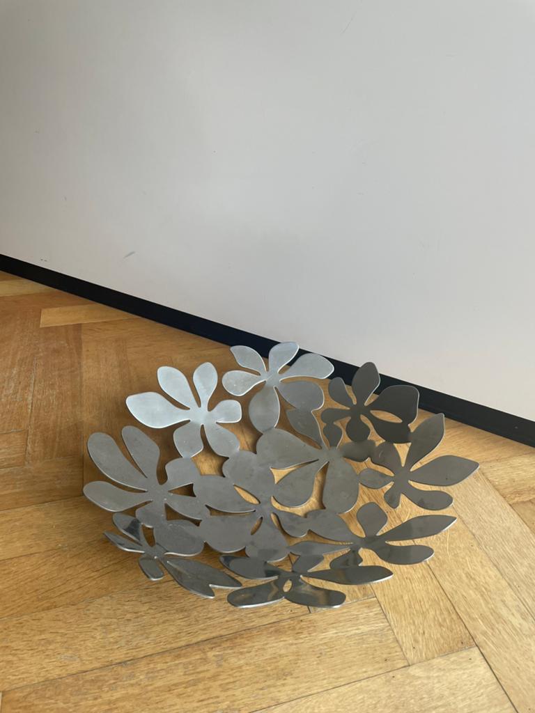 IKEA grote rvs fruitschaal 43 cm Stockholm bladeren bloemen, Ophalen, Overige materialen, Gebruikt, Schaal