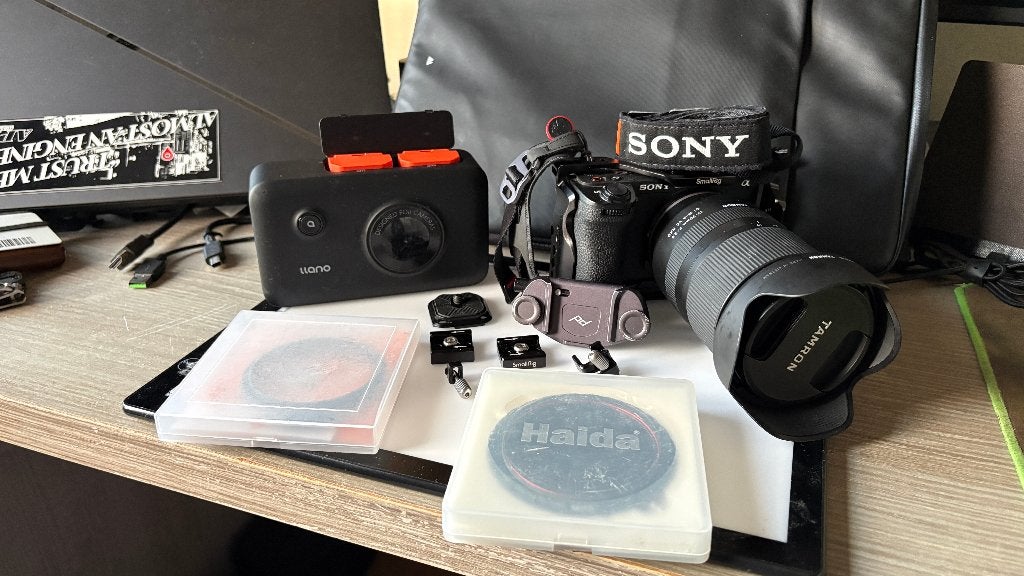 Sony A6700 + Tamron 17-70mm F/2.8 met accessoires