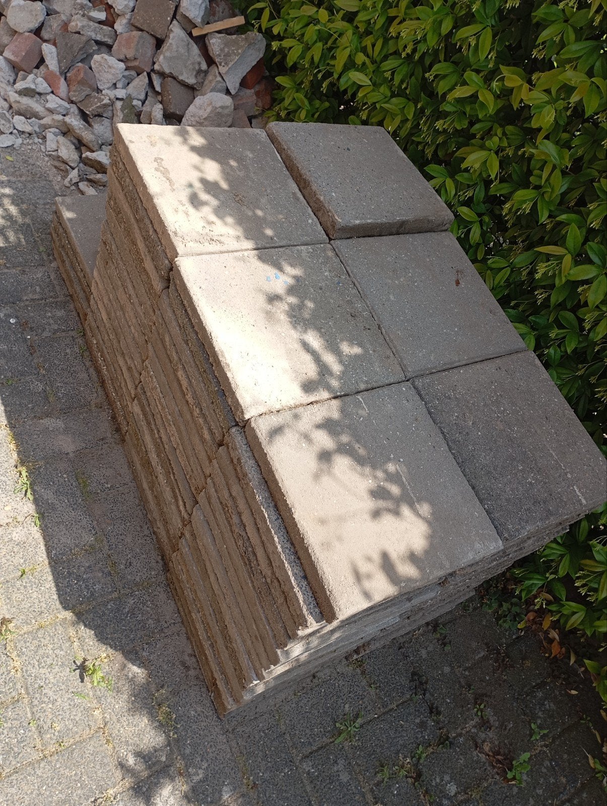 Ongeveer 200 stuks betontegels 30x30, Ophalen of Verzenden, Gebruikt, Beton, Terrastegels