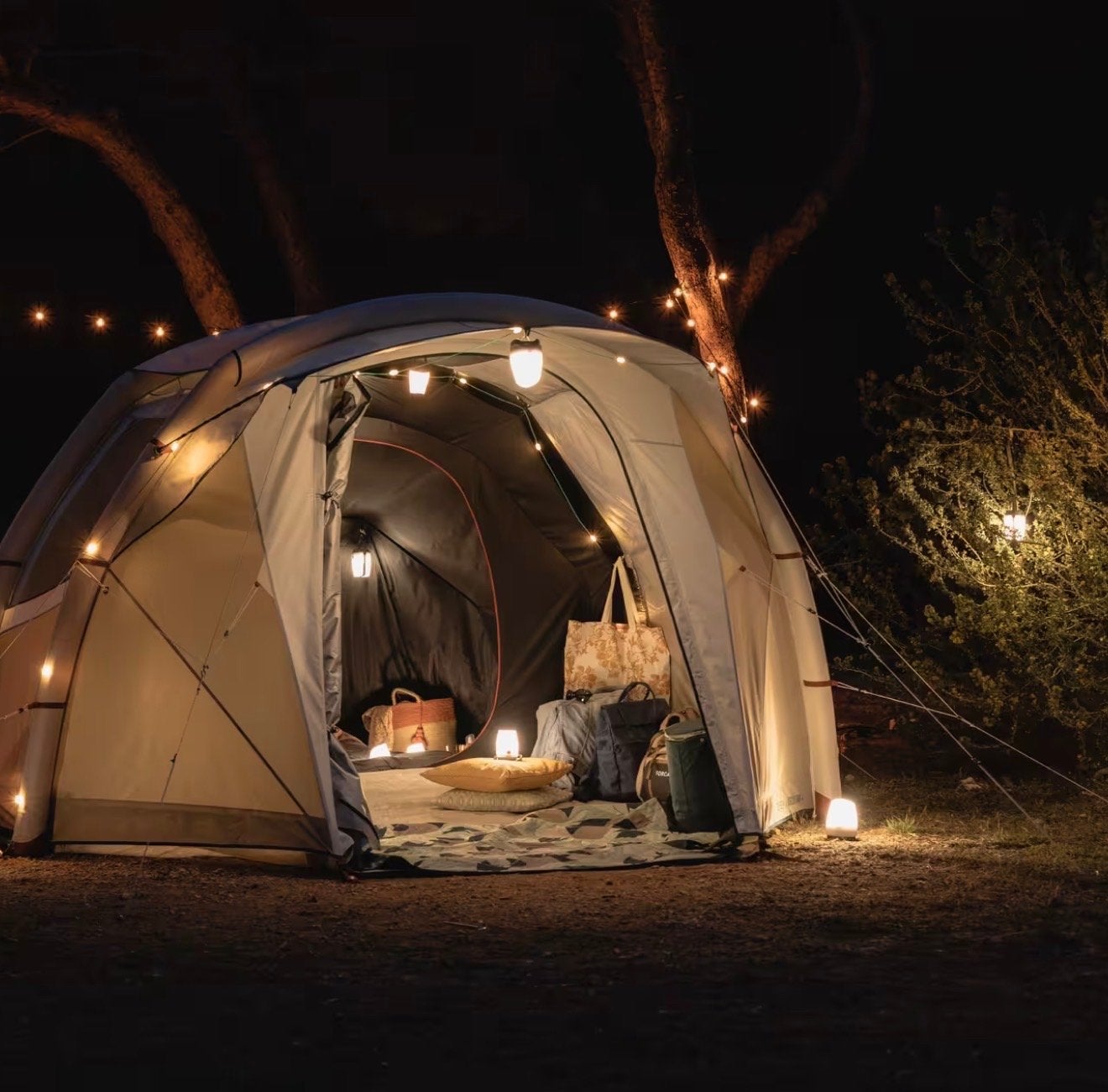 Decathlon Opblaasbare Tent 4 Personen + Pomp - Zo goed als n, Ophalen of Verzenden, Zo goed als nieuw, Tot en met 4