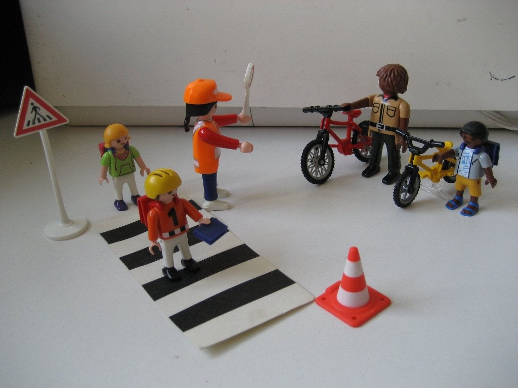 playmobil klaarover bij zebrapad met fietsers en voetgangers, Ophalen of Verzenden, Zo goed als nieuw