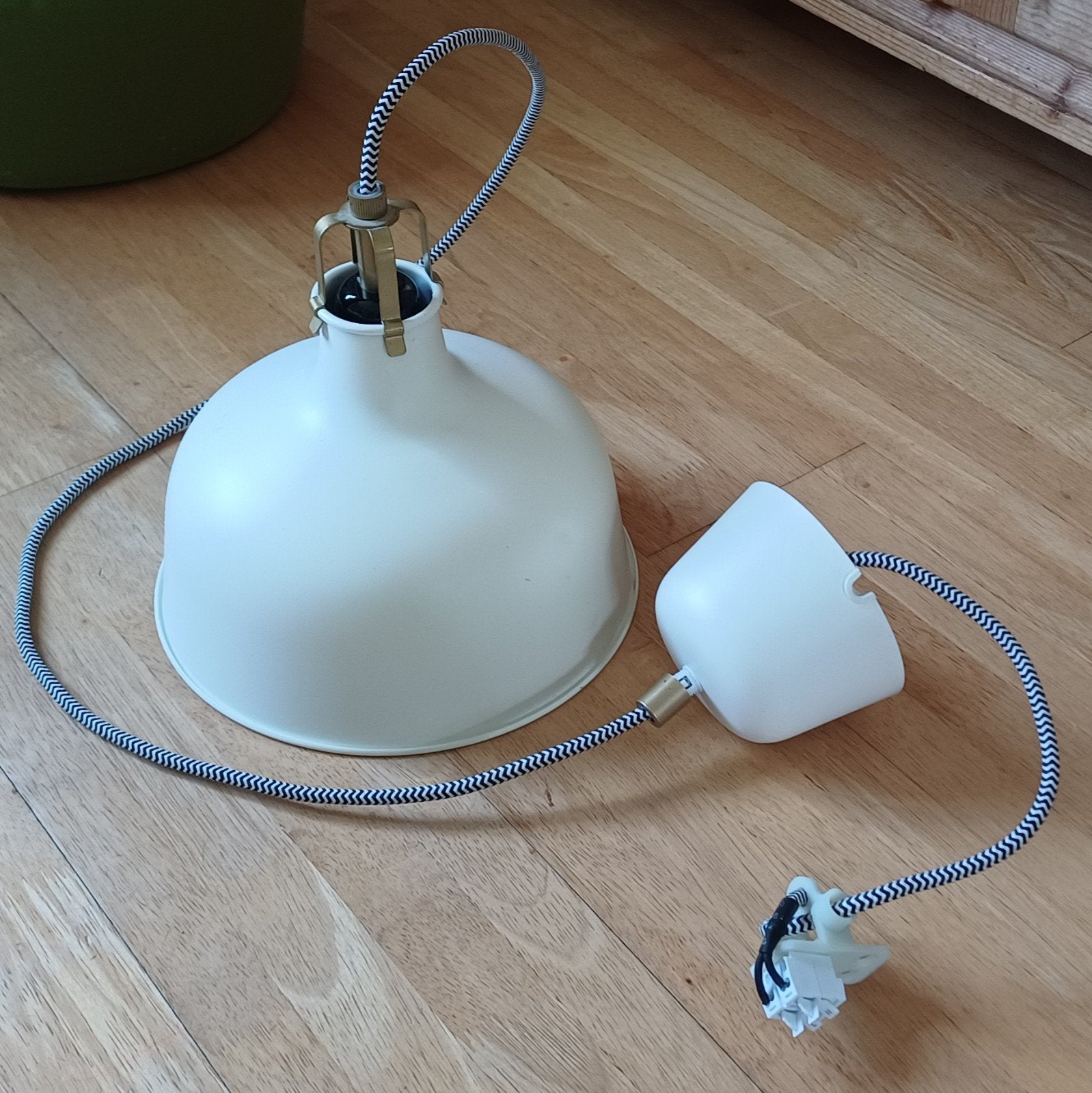 IKEA Ranarp hanglamp - Wit met messing details, Gebruikt, Industrieel, Modern, Scandinavisch, Ophalen of Verzenden, Metaal
