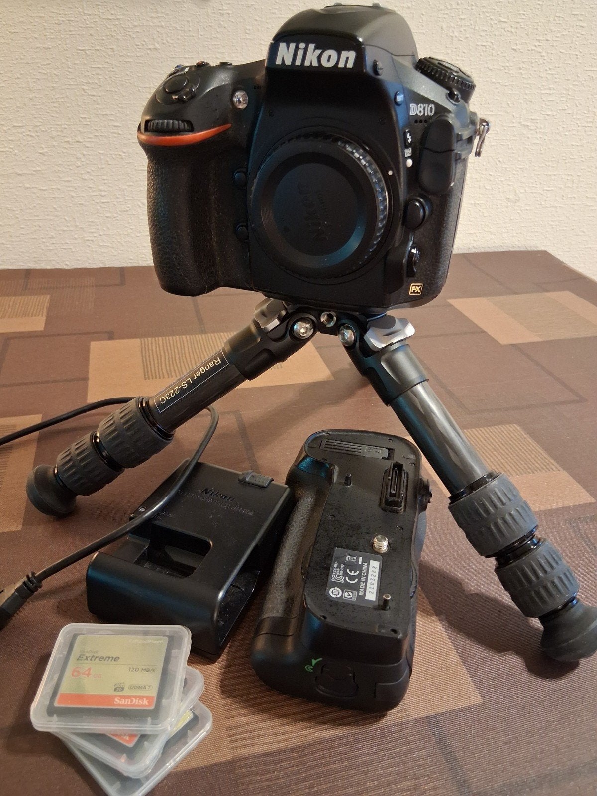 zeer nette Nikon D810 met 9600 clicks te koop, Ingebouwde flitser, Spiegelreflex, 36 megapixels, Ophalen of Verzenden