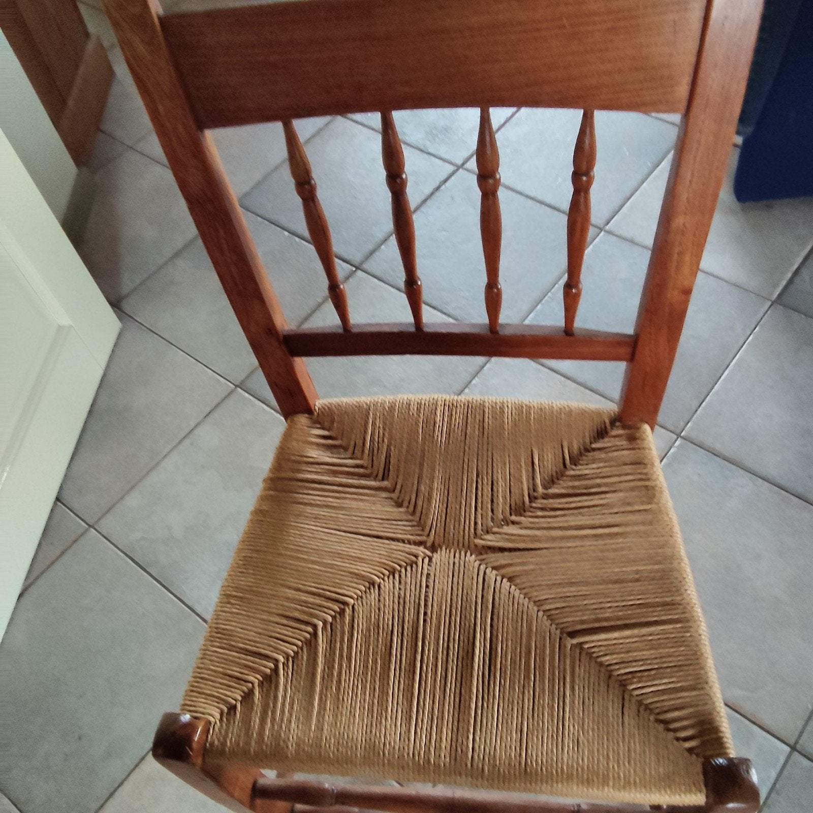 4 stoeltjes met rieten zitting. gratis af te halen., Ophalen