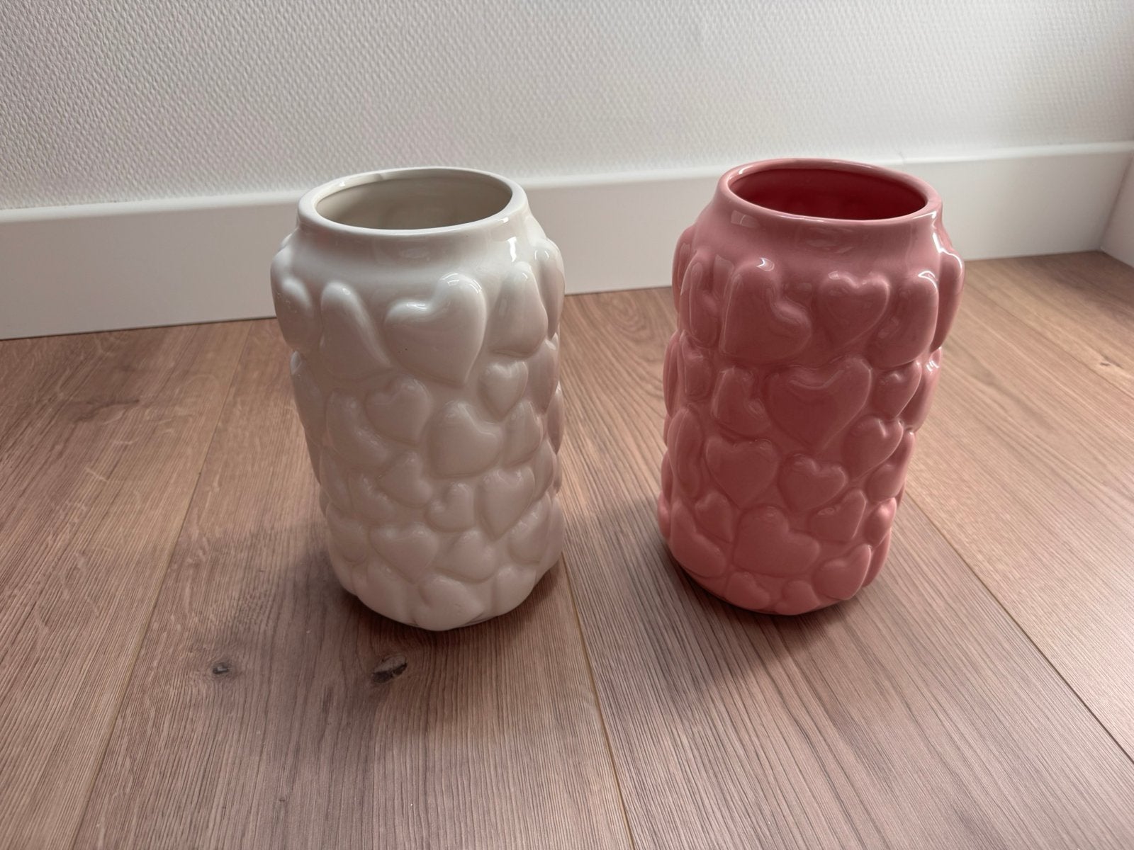 Bloemenvaas hartjes, Tuin en Terras, Bloempotten, Ophalen, Rond, Zo goed als nieuw, Aardewerk