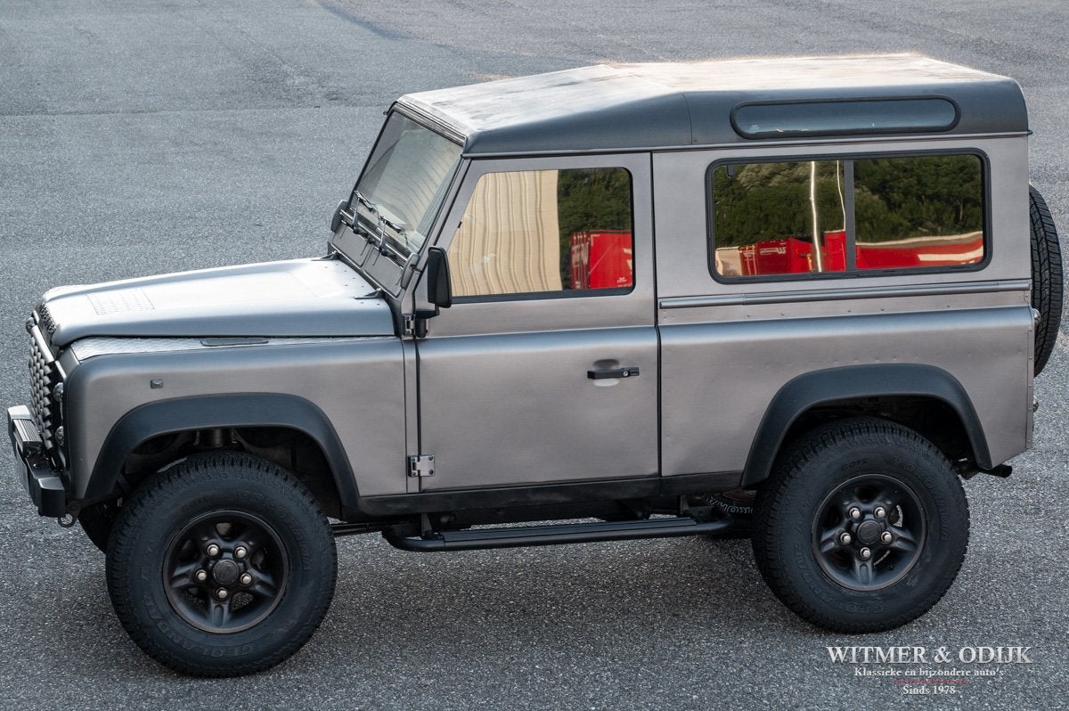 Land Rover Defender 90 Benzine, blijvend bijtellingsvriendli, 136 pk, Gebruikt, Zwart, Handgeschakeld