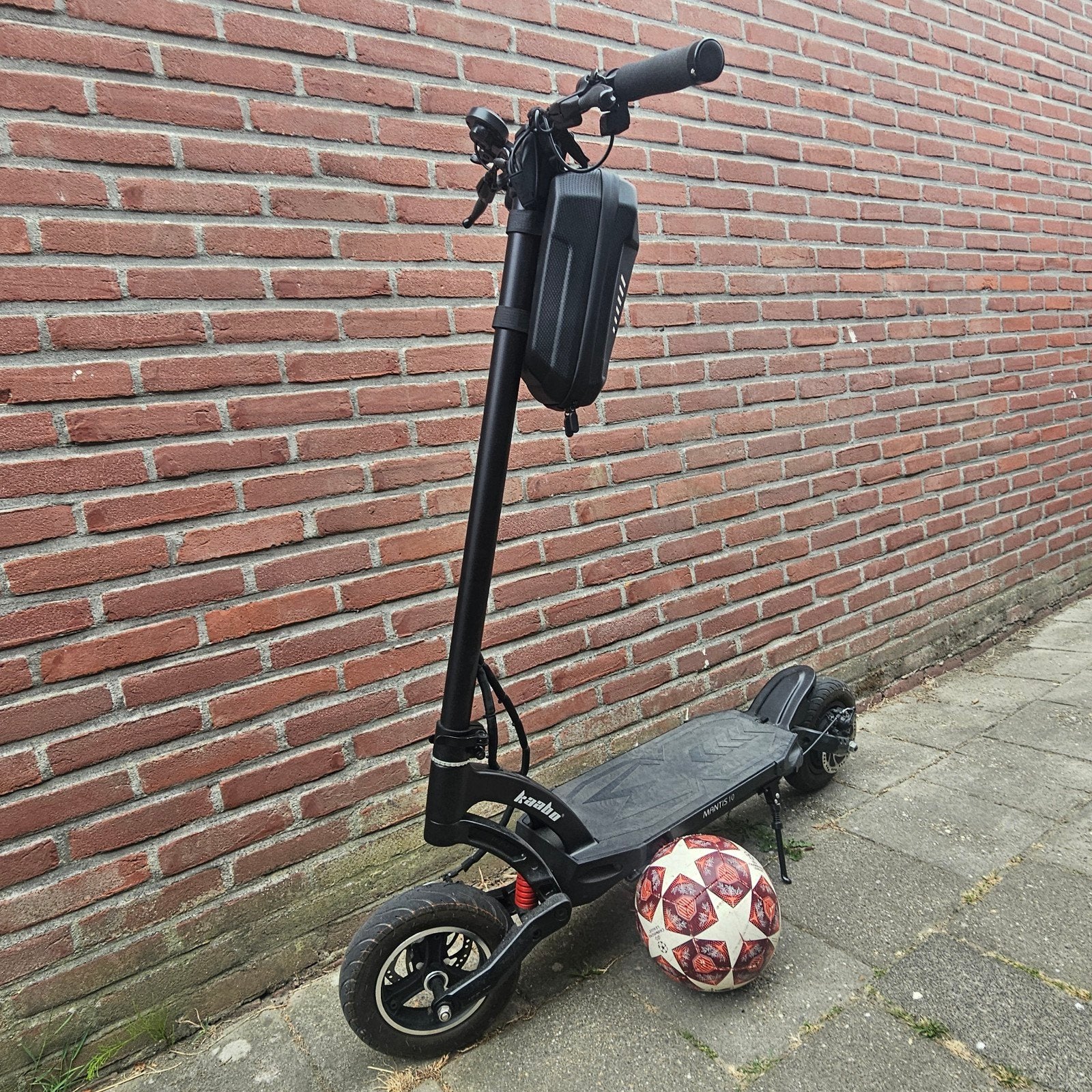 Kaabo Mantis 10 ECO 800watt weinig km, Fietsen en Brommers, Steps, Ophalen of Verzenden