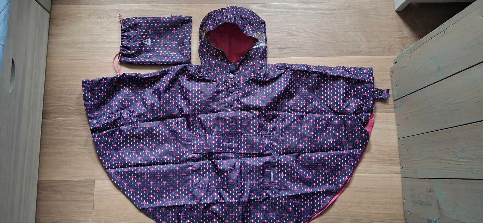 Regenponcho met leuk printje als nieuw! maat 92-104 paars, Ophalen of Verzenden, Nieuw, Regenpak, Kinderen
