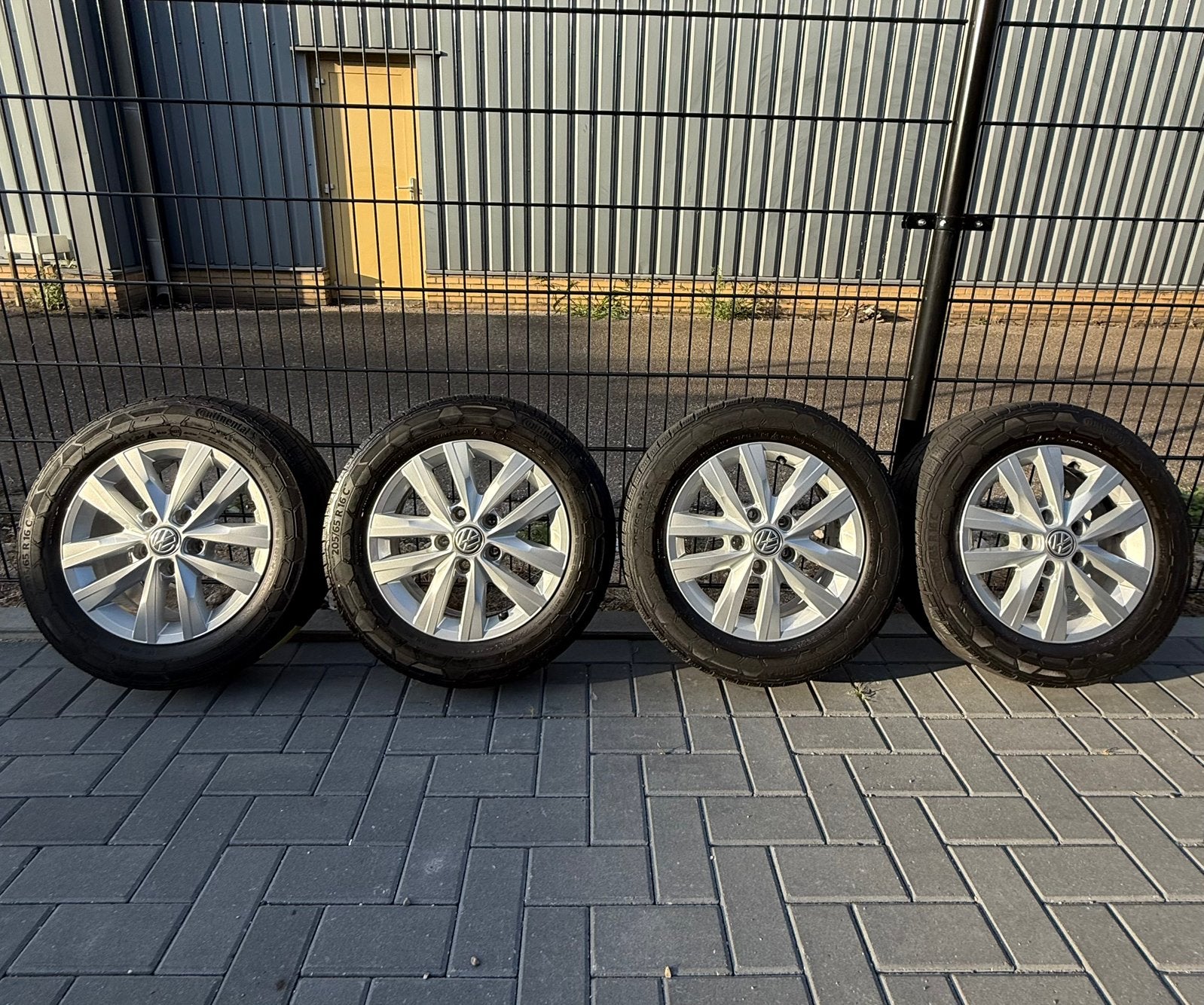 Originele VW T6/T6.1 16” Velgen + Continental winterbanden, Auto-onderdelen, Banden en Velgen, 16 inch, Banden en Velgen, Bestelwagen