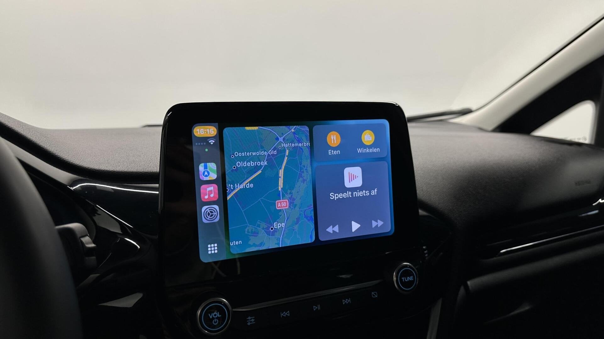 Foto 29 van Ford Fiesta 1.0 EcoBoost Hybrid Titanium NAVI CRUISE CARPLAY