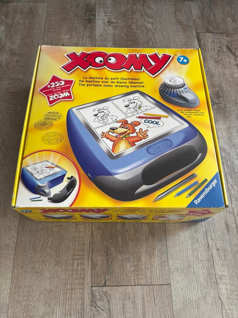 Xoomy Tekenmachine Ravensburger - Draagbare Comic Tekenaar, Ophalen of Verzenden, Zo goed als nieuw, Knutselen