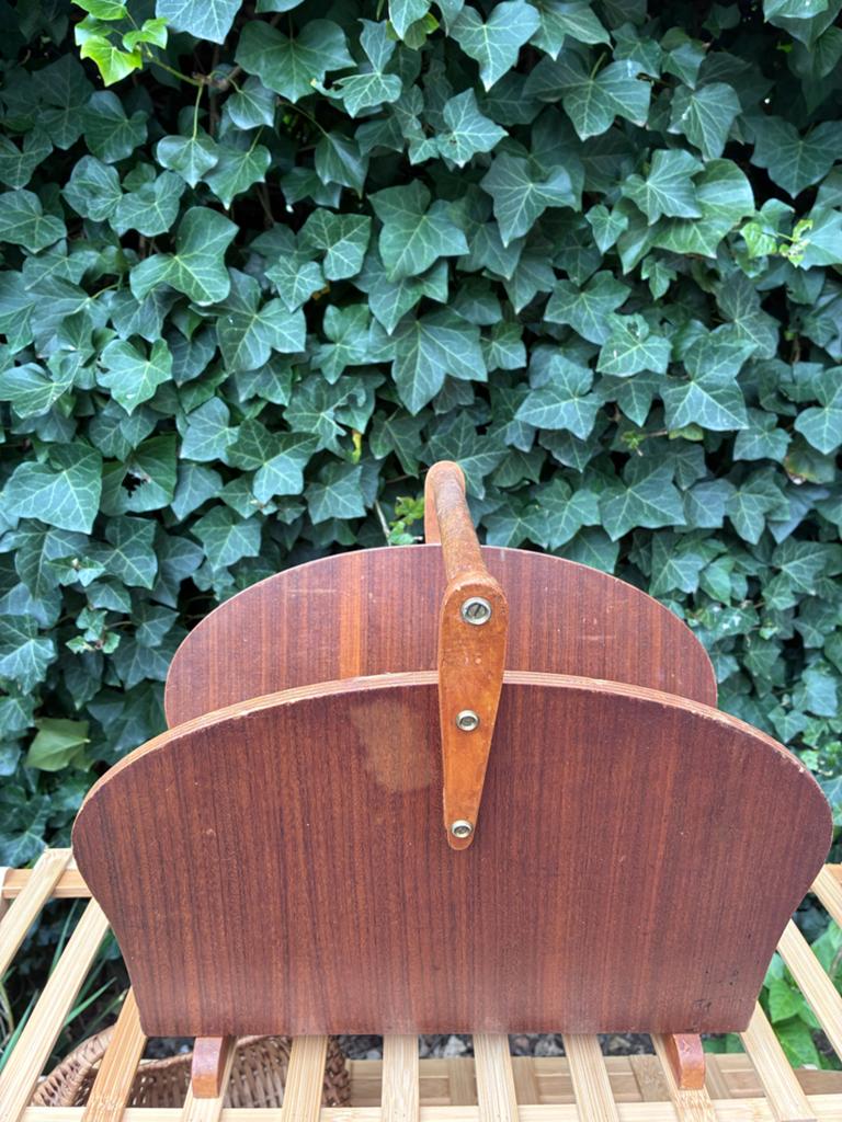 Vintage teaklook tijdschriftenrek, Huis en Inrichting, Woonaccessoires | Krantenbakken en Lectuurbakken, Ophalen, Gebruikt
