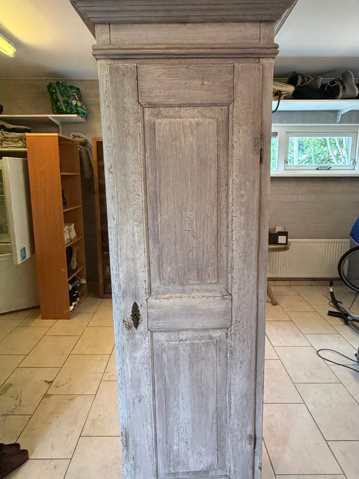 Geverfde grenen kast - 57x32x193 cm, Ophalen, Gebruikt, 50 tot 100 cm, Verdiend aandacht
