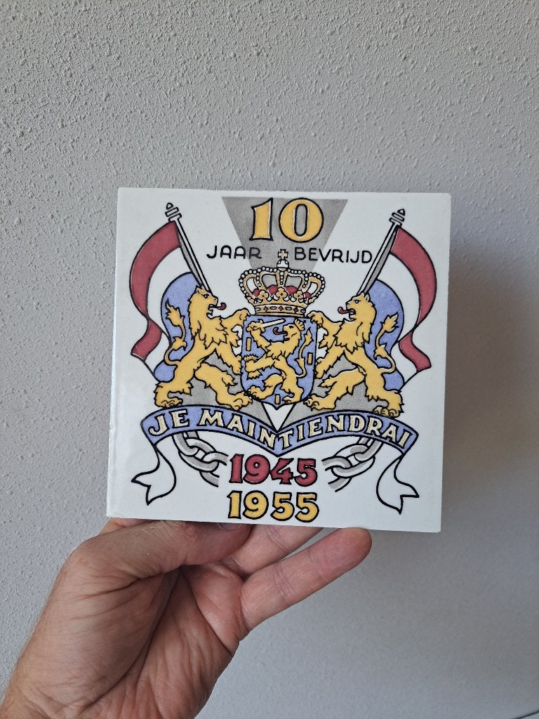 10 Jaar Bevrijd 1945-1955 Herdenkingstegel 15x15 cm, Ophalen of Verzenden