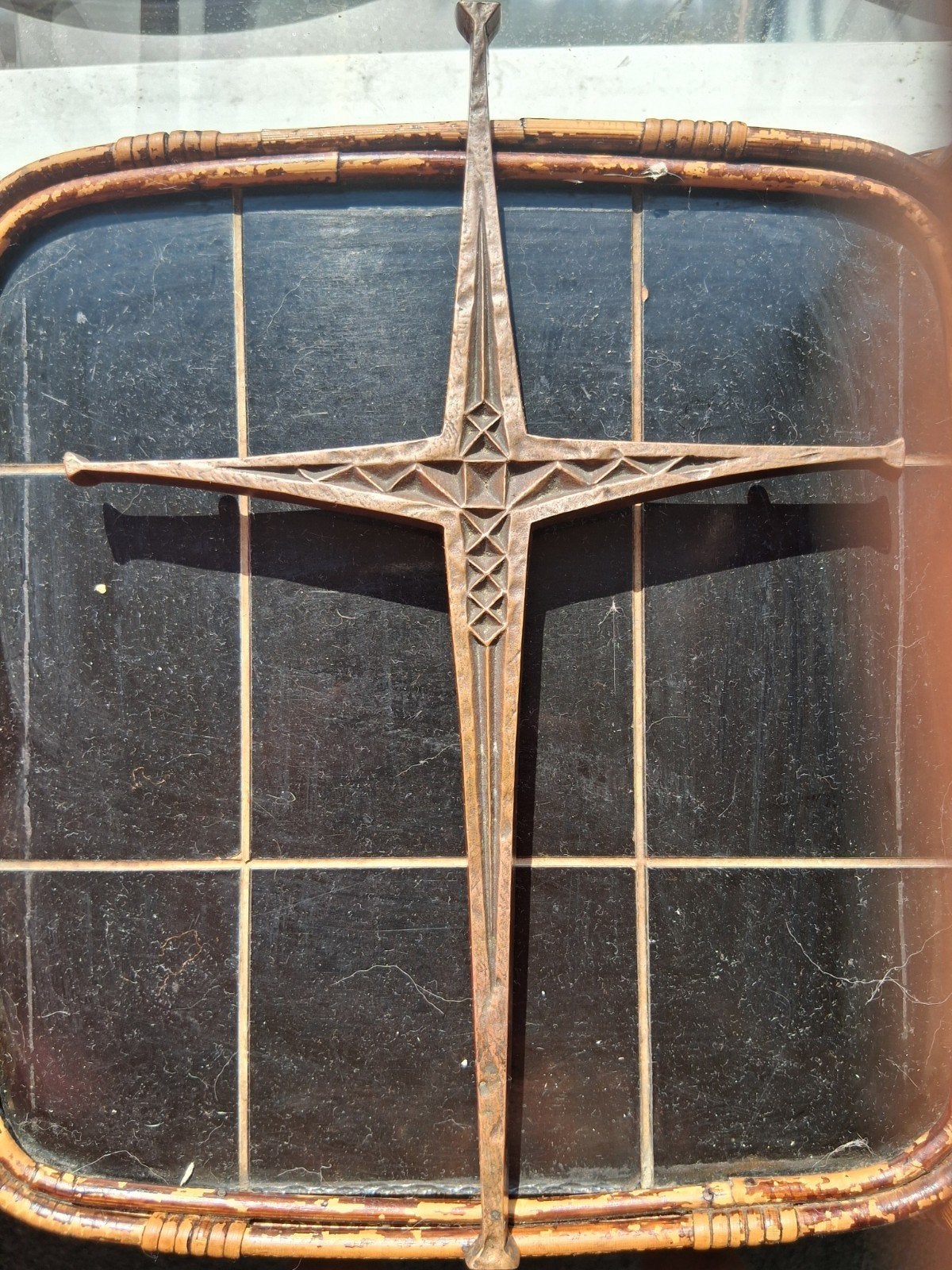 RAUW DESIGN - Brutalistisch Bronzen Wandkruis j60,70, Antiek en Kunst, Ophalen of Verzenden
