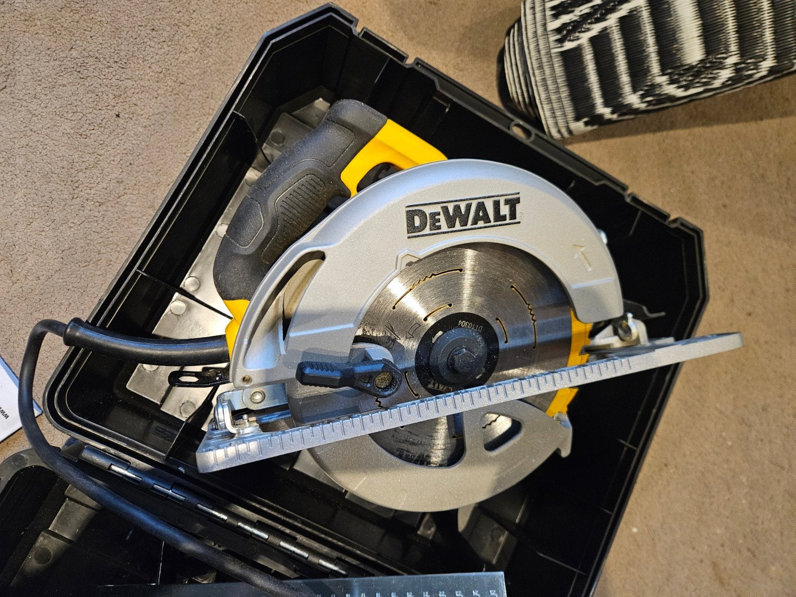 DeWalt DWE576 Cirkelzaag - Zo goed als nieuw, Cirkelzaag, DeWalt, 70 mm of meer, Ophalen of Verzenden