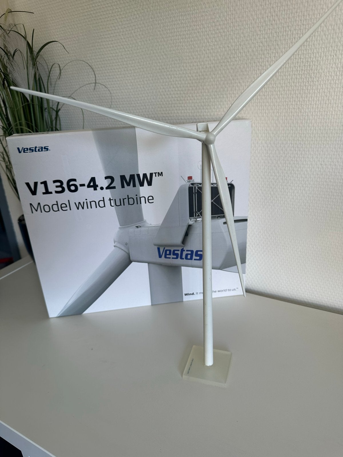 Vestas V136-4.2 MW Windturbine Model 1:375, Ophalen of Verzenden, Zo goed als nieuw, 1:144 of kleiner